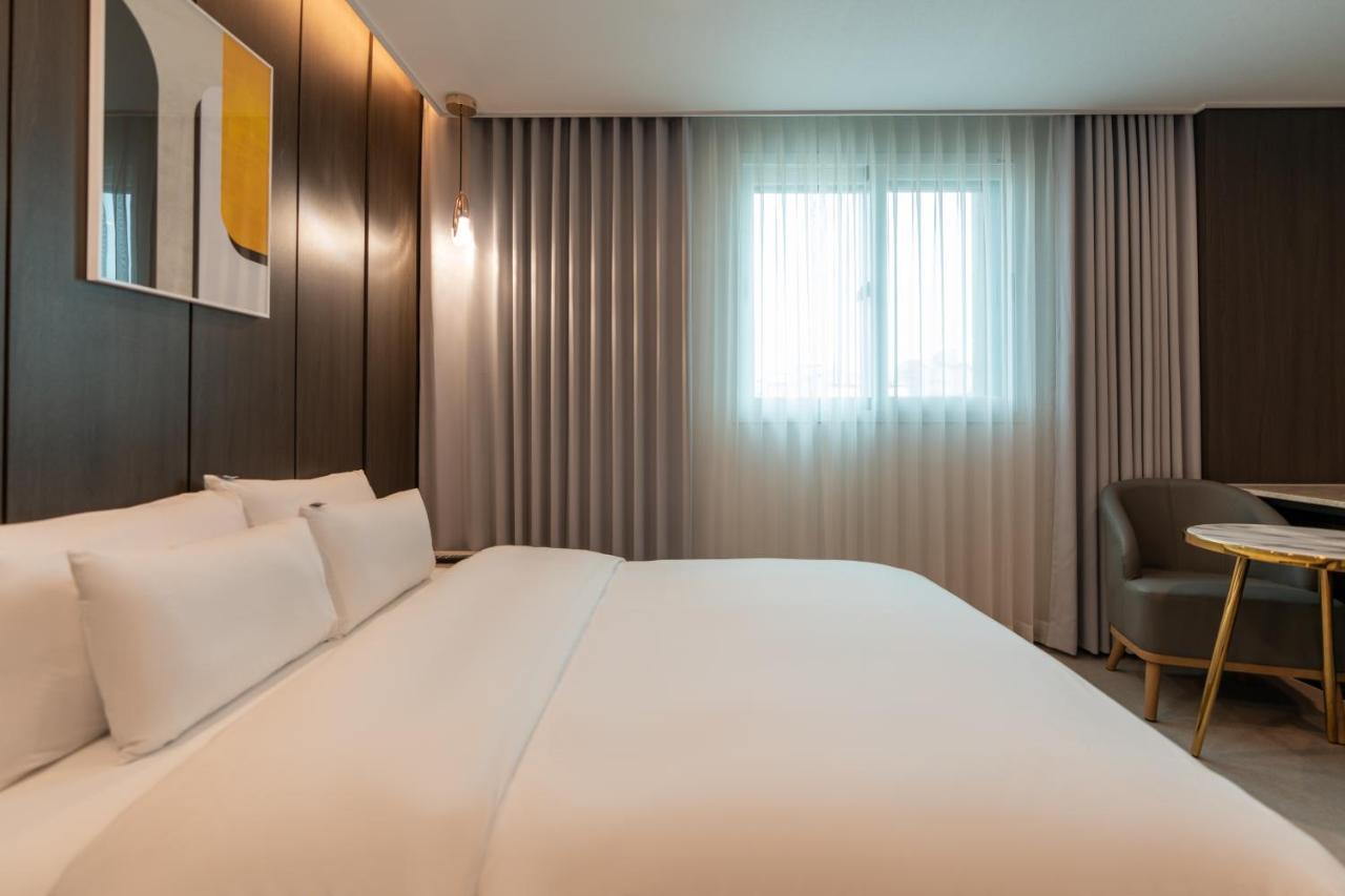 Jecheon Hound Hotel Chechon Bagian luar foto