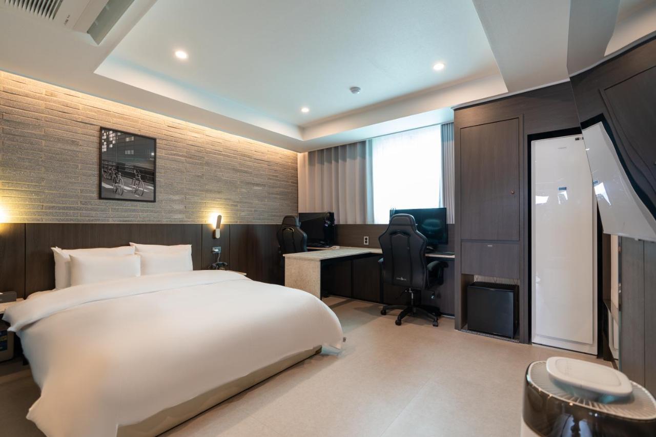 Jecheon Hound Hotel Chechon Bagian luar foto