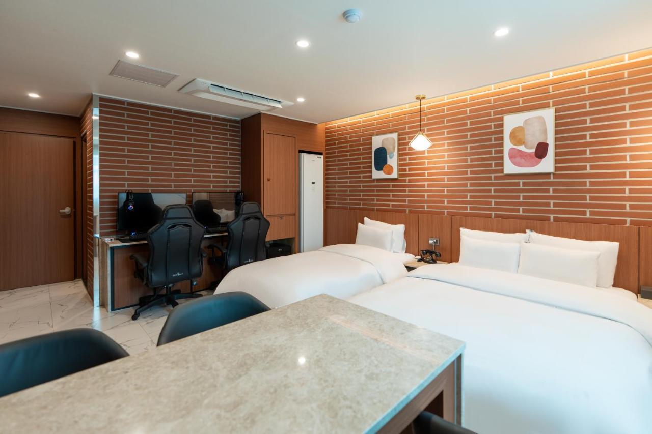 Jecheon Hound Hotel Chechon Bagian luar foto