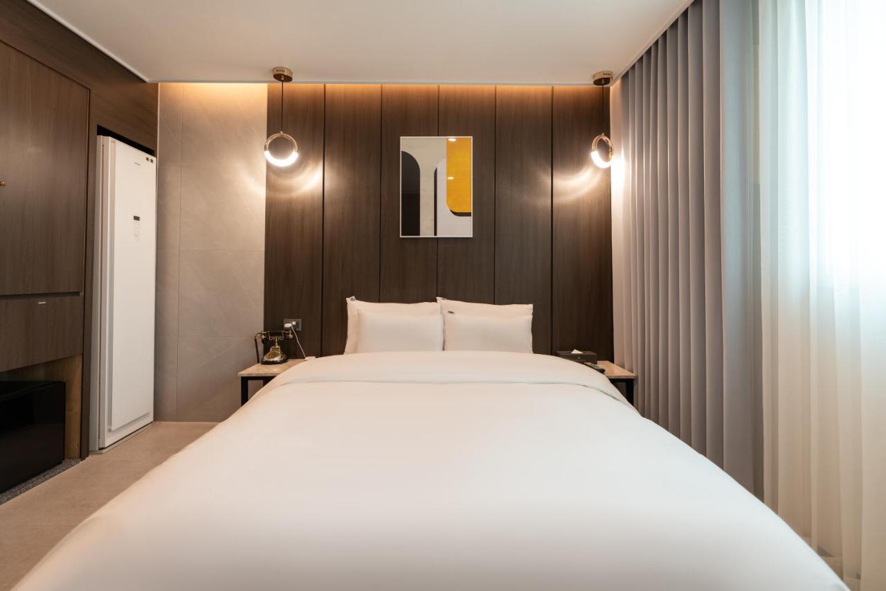 Jecheon Hound Hotel Chechon Bagian luar foto