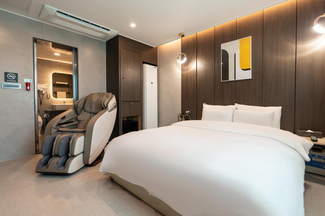 Jecheon Hound Hotel Chechon Bagian luar foto