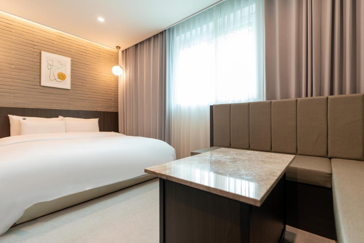 Jecheon Hound Hotel Chechon Bagian luar foto