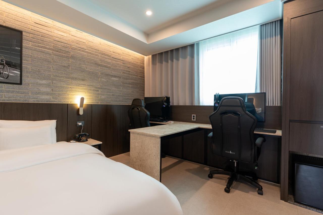Jecheon Hound Hotel Chechon Bagian luar foto