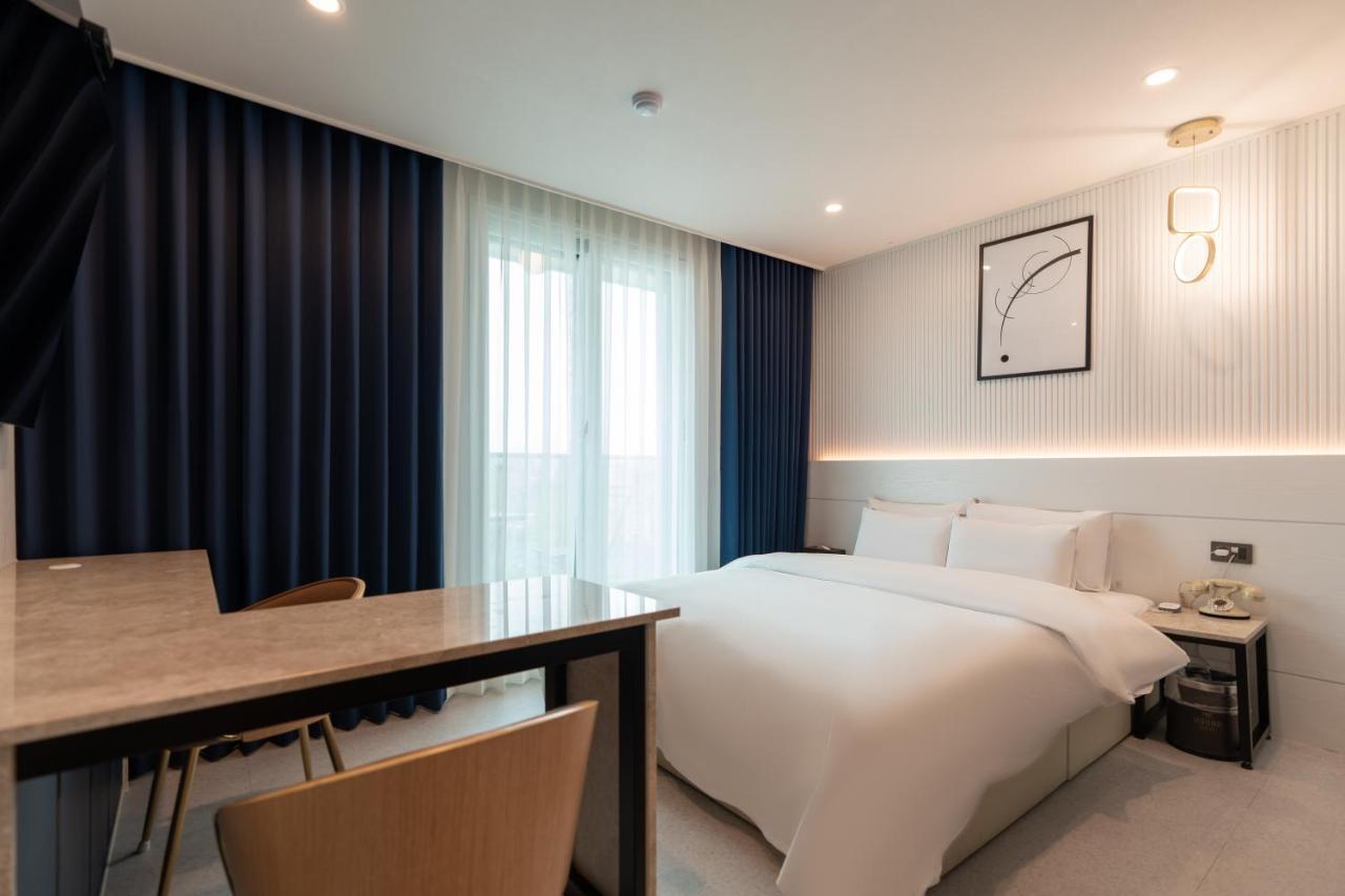 Jecheon Hound Hotel Chechon Bagian luar foto