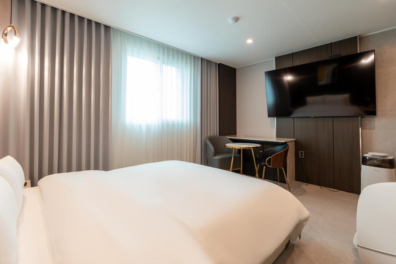 Jecheon Hound Hotel Chechon Bagian luar foto