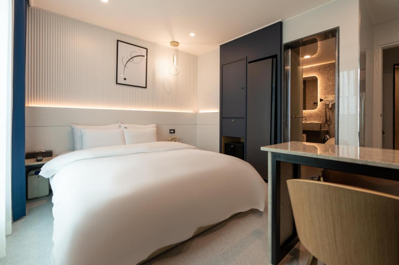 Jecheon Hound Hotel Chechon Bagian luar foto