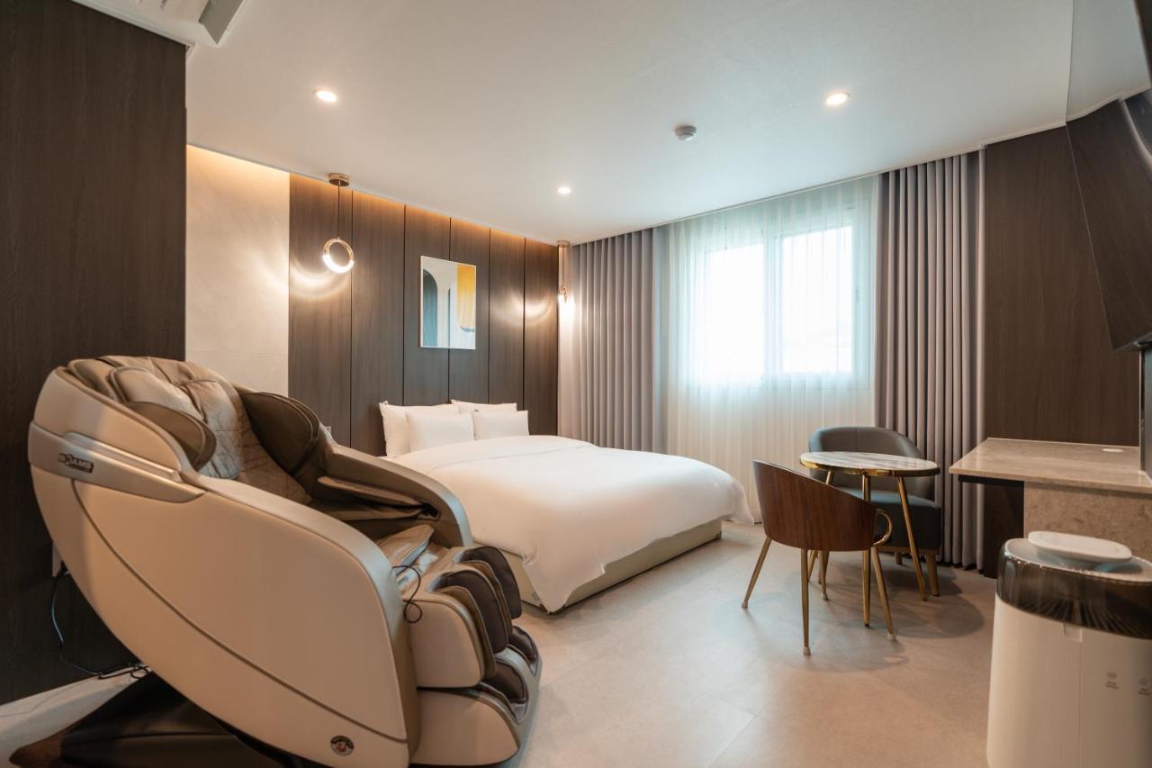 Jecheon Hound Hotel Chechon Bagian luar foto