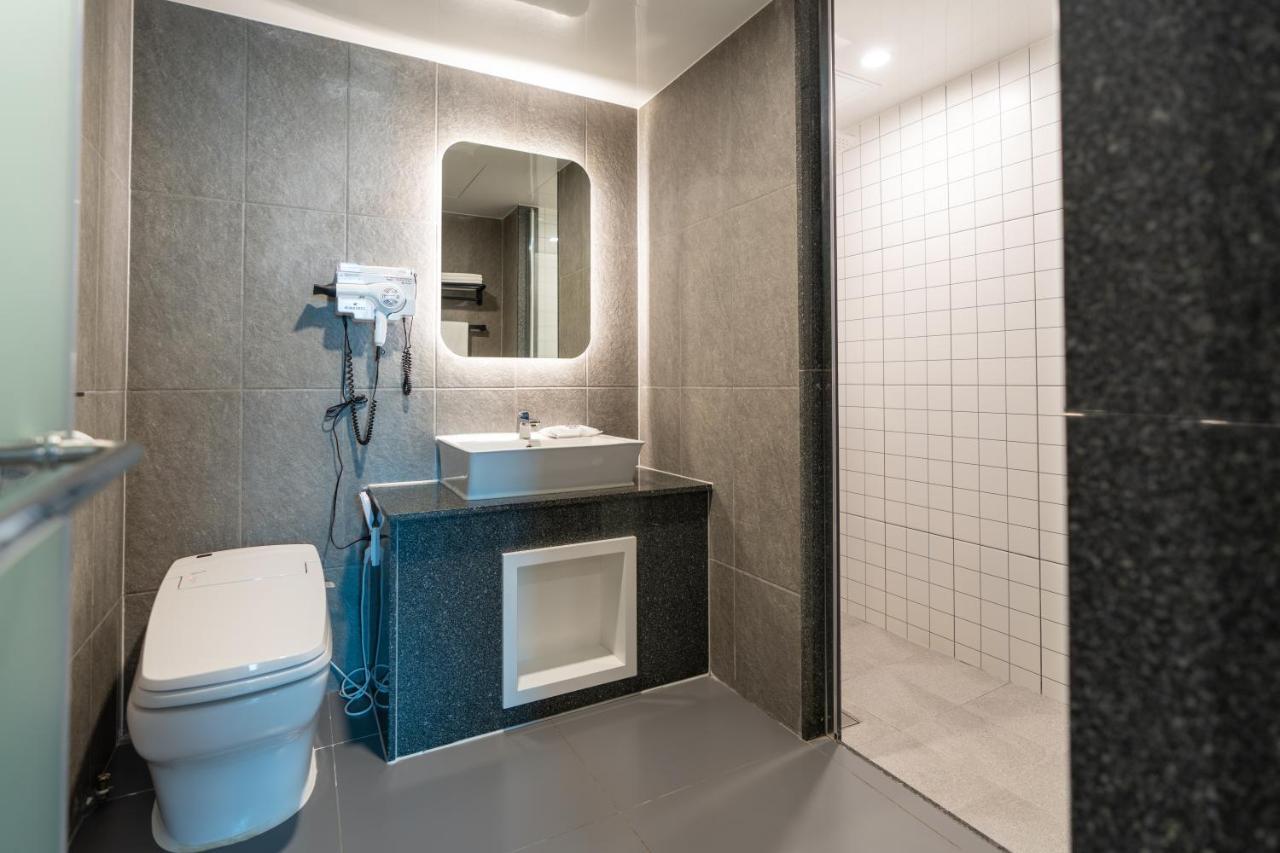 Jecheon Hound Hotel Chechon Bagian luar foto