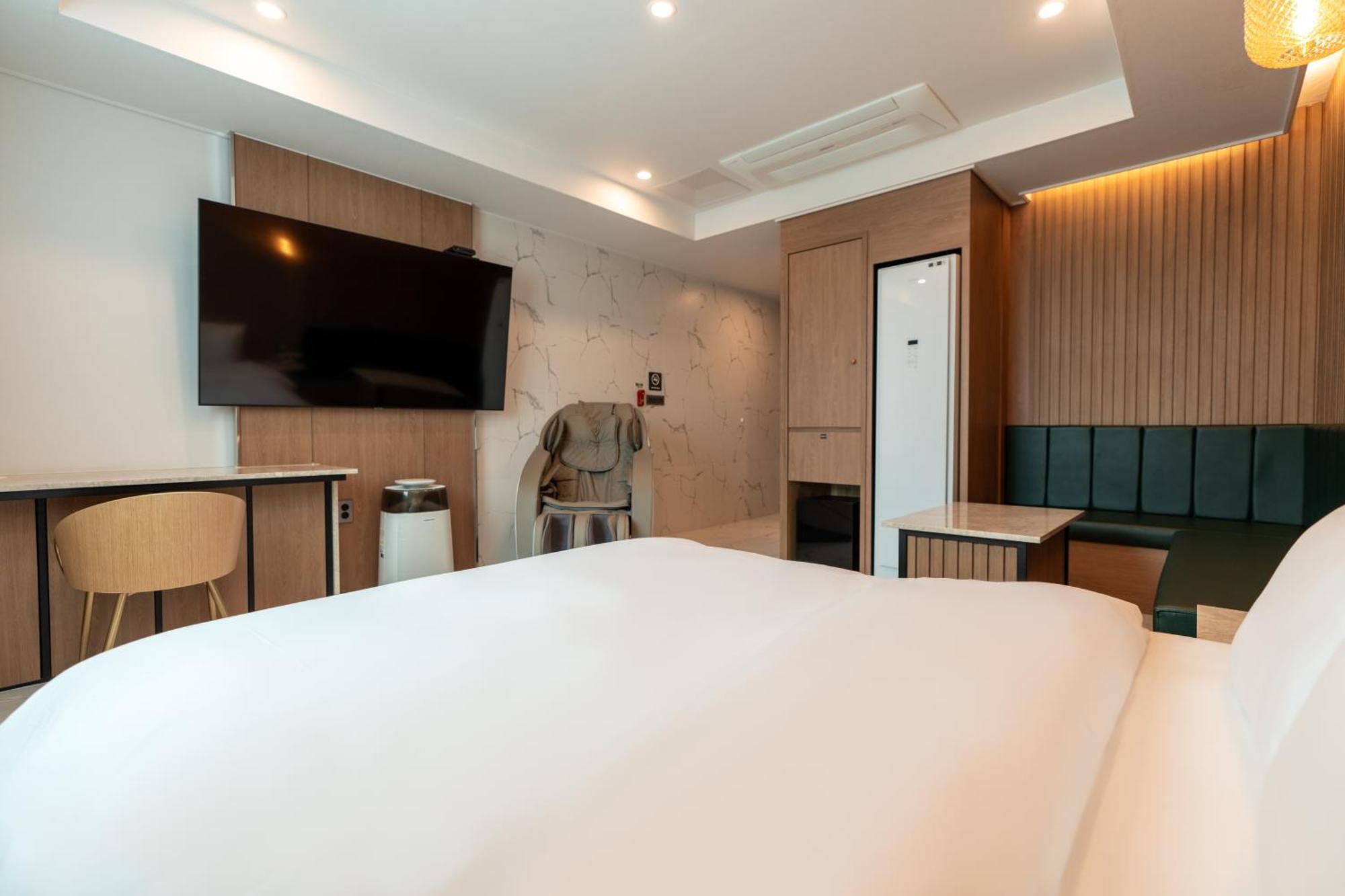 Jecheon Hound Hotel Chechon Bagian luar foto