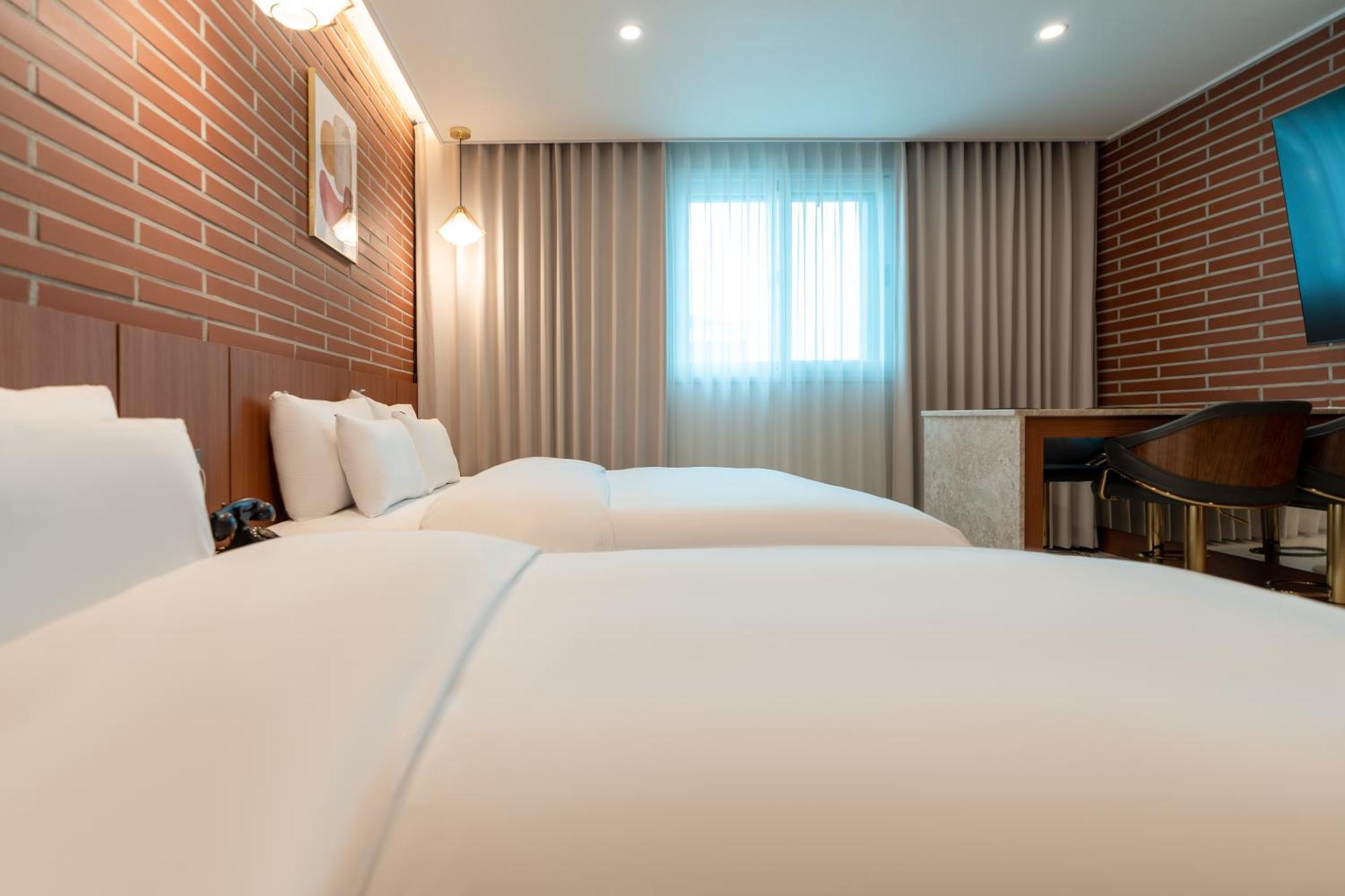Jecheon Hound Hotel Chechon Bagian luar foto
