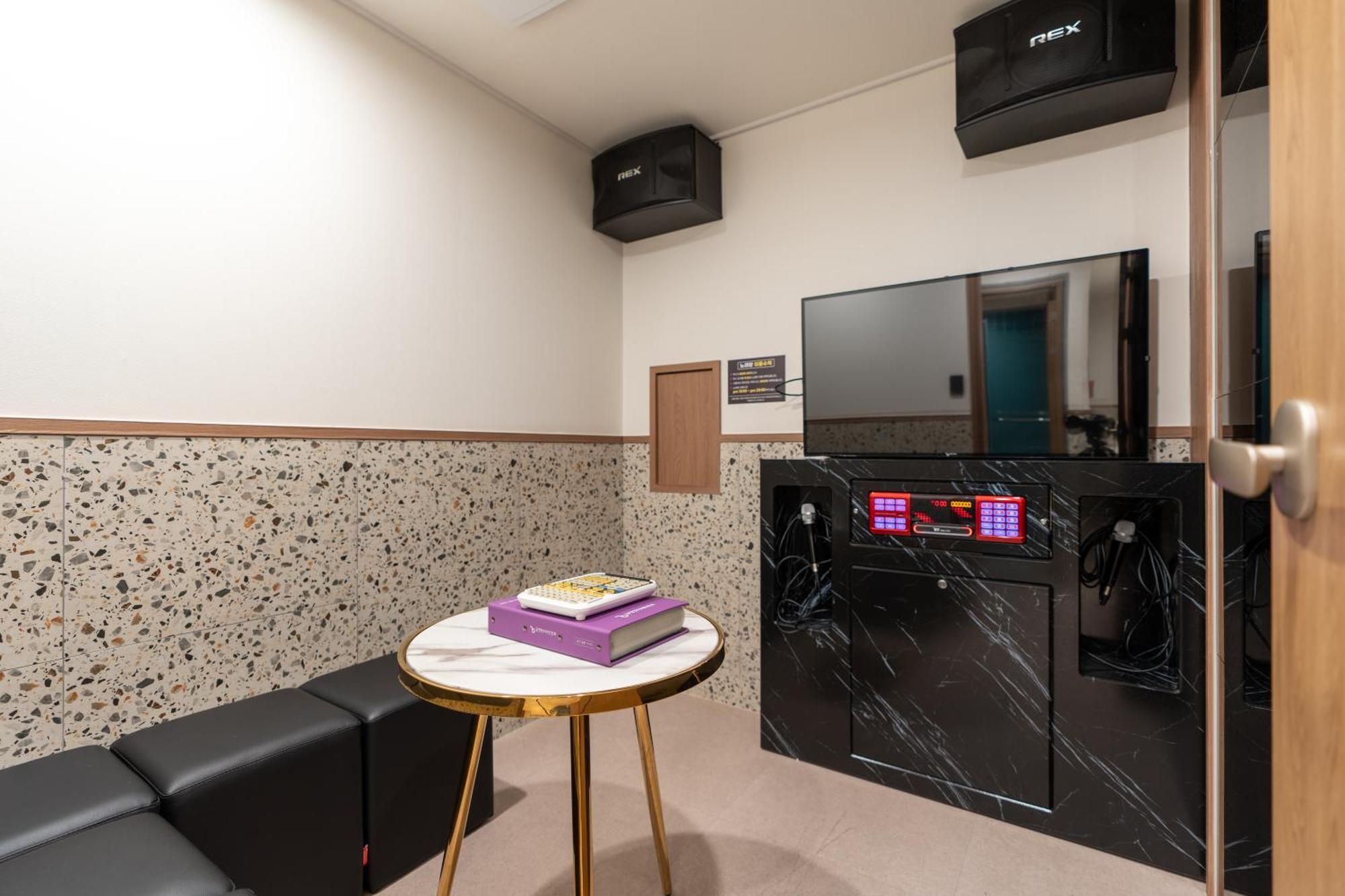 Jecheon Hound Hotel Chechon Bagian luar foto