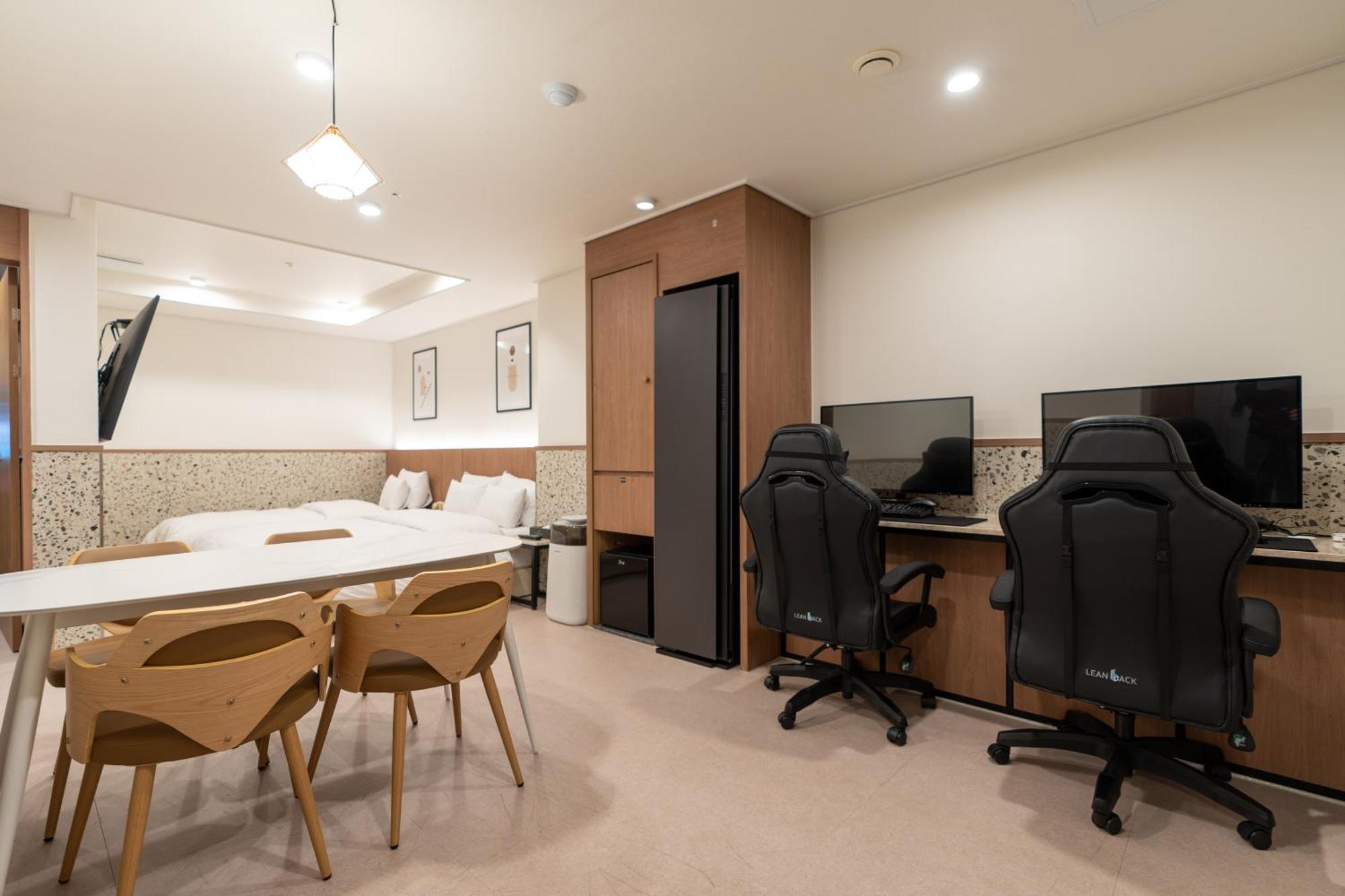 Jecheon Hound Hotel Chechon Bagian luar foto